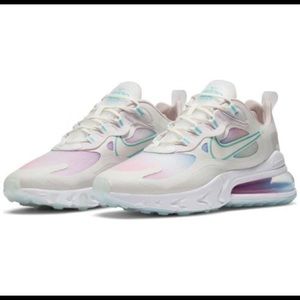 Air Max 270 React SE Sneaker